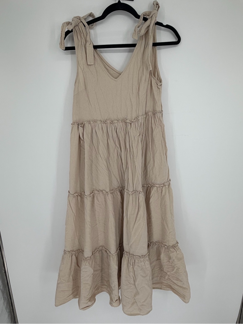 Label of Love size medium Sleeveless Tie-Shoulder Tiered Midi Dress — Beige